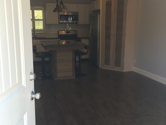 2nd image of 807 1/2 Indiana Ave