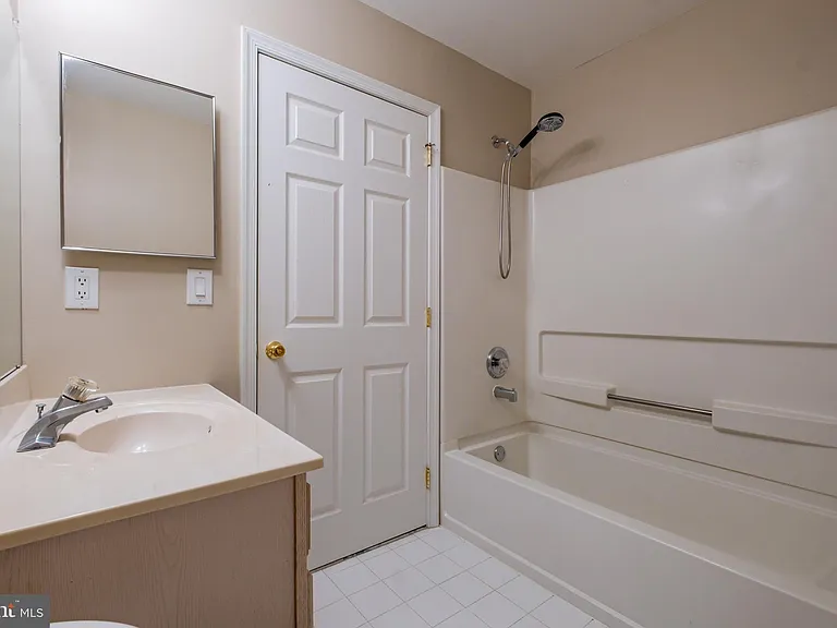 3906 Grenwich Ln — Photo 26