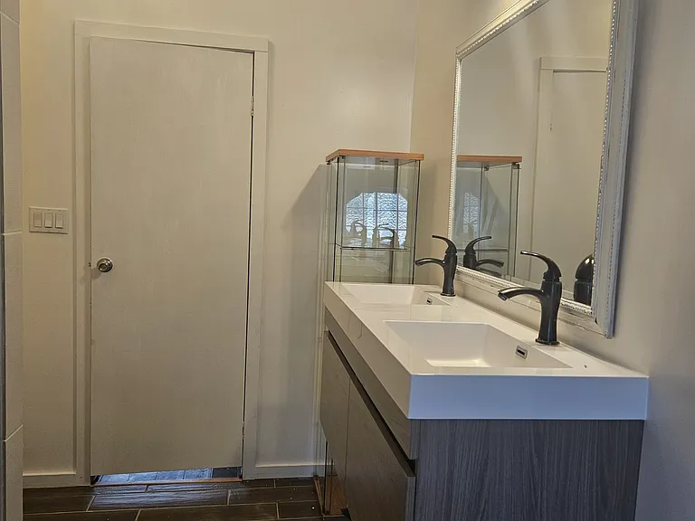 Oak Creek Dr — Photo 29