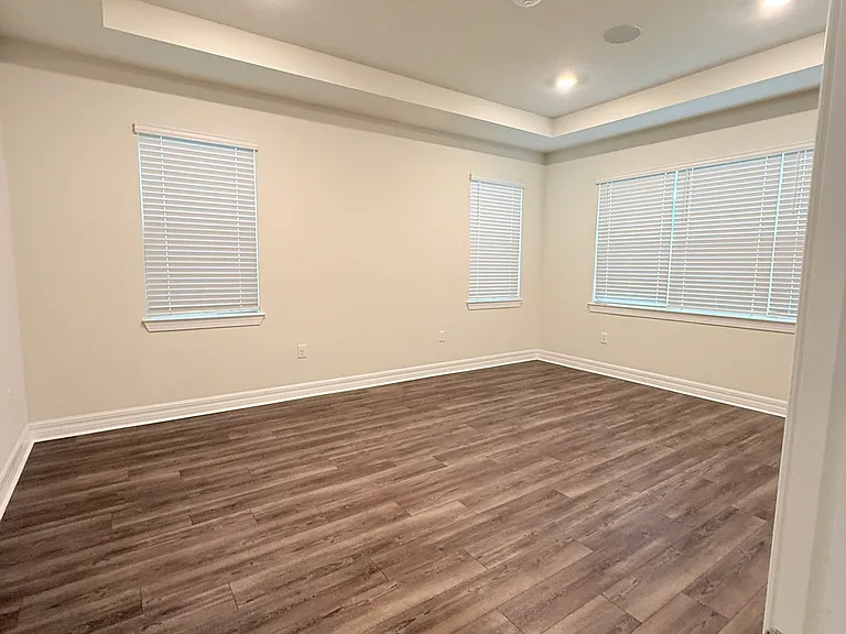 Master suite bedroom