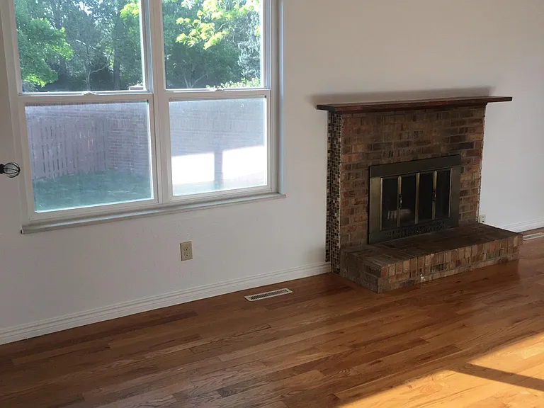 5110 S Emporia Way — Photo 2