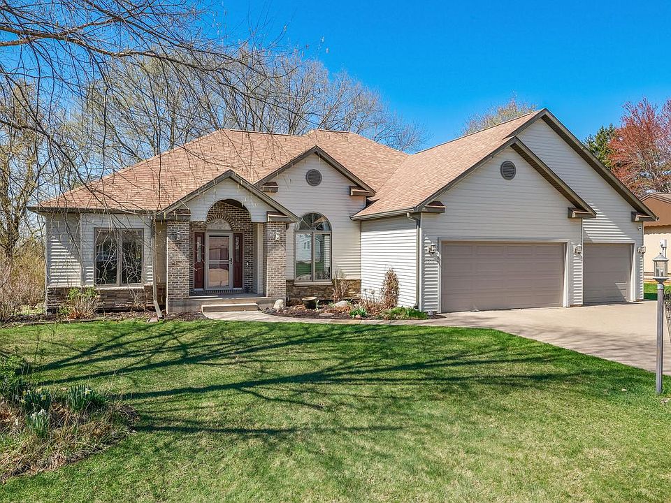 1st image of 1556 Young DRIVE W W