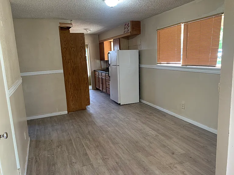 2416 Glenwood Dr — Photo 4