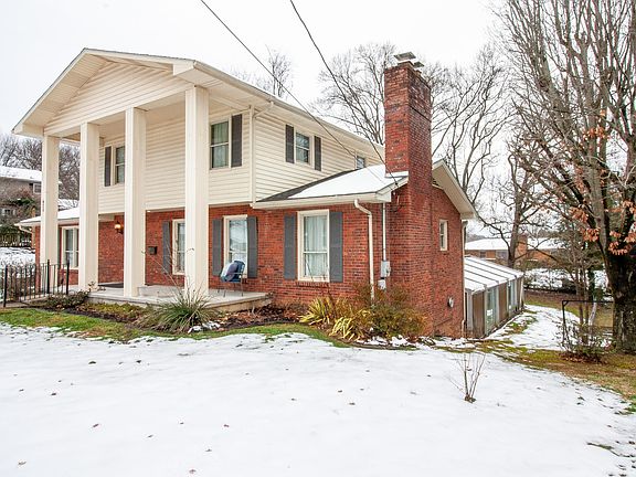 3rd image of 608 N Hills Dr