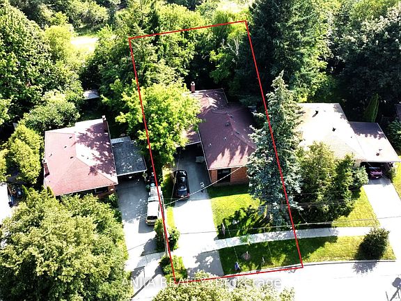 3rd image of 8 Applefield Dr