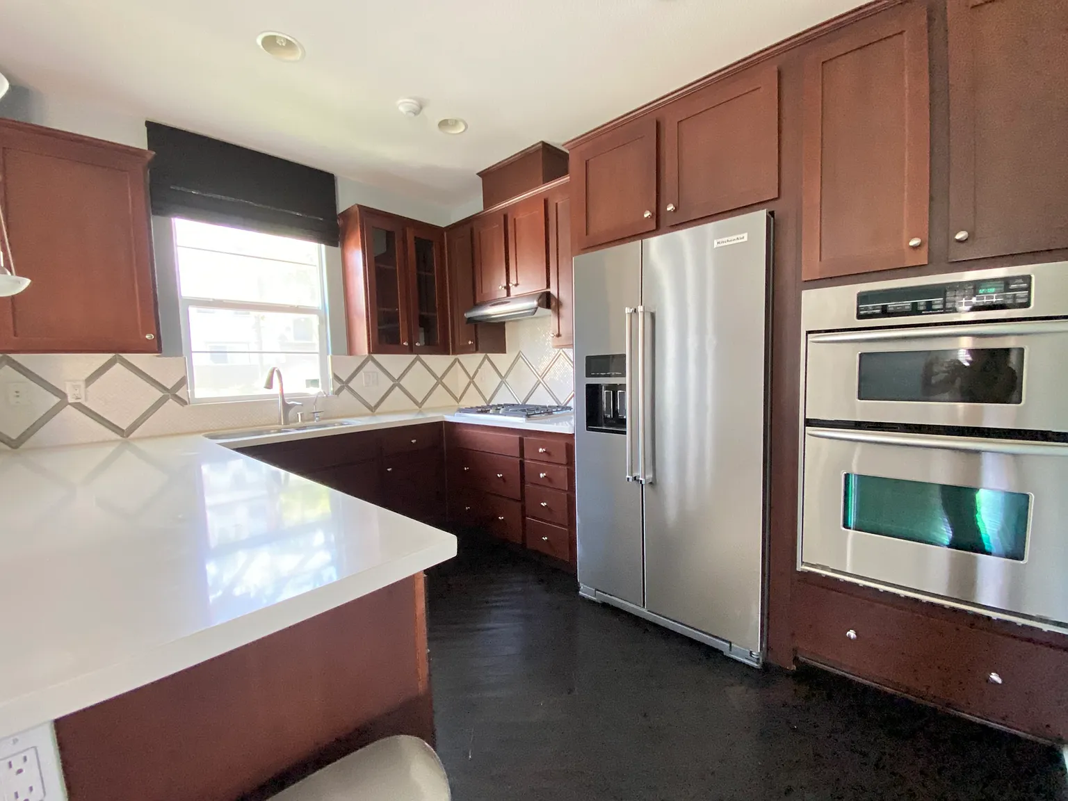 3 bed, 2.5 bath, 1636 sqft, $3,995 — Photo 3