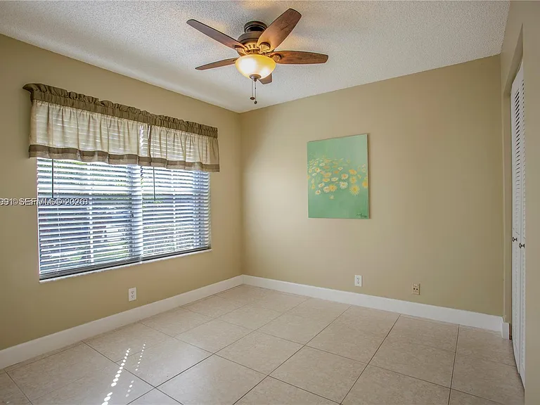 614 Stanton Ln — Photo 15