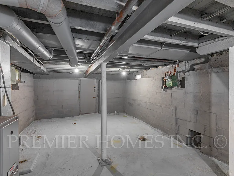 908 7th St NE — Photo 5