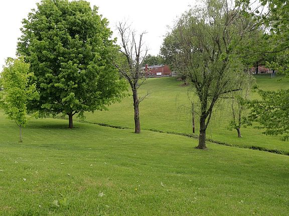 2nd image of 120 Cartier Dr