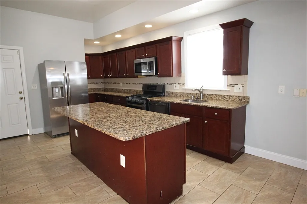 2 bed, 2.0 bath, 1400 sqft, $2,500 — Photo 1