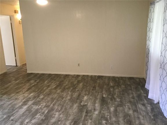 3rd image of 1425 E Park Dr
