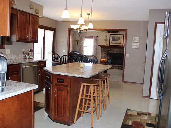 Large Gourmet Kitchen