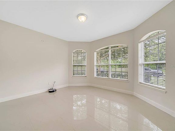 5th image of 909 Summit Ash Ct
