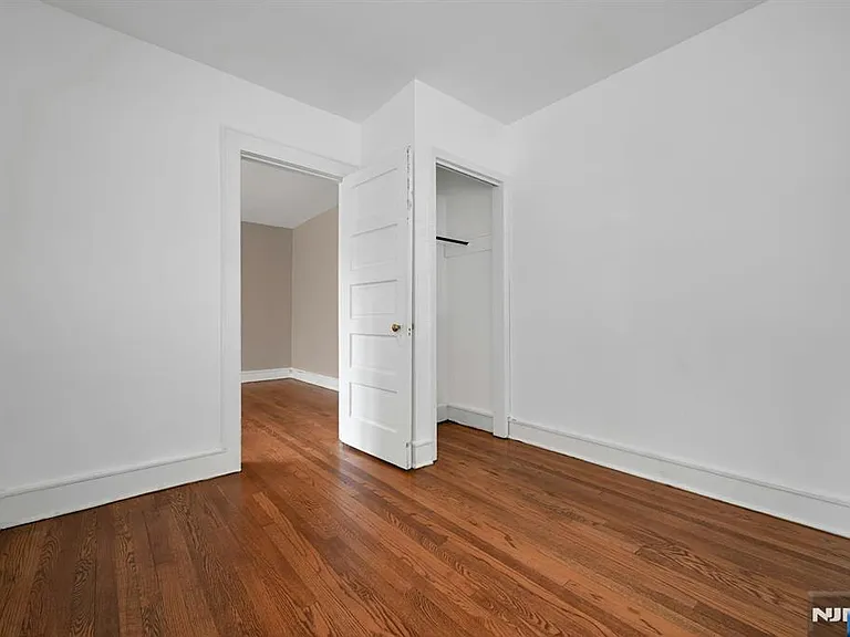 304 Midland Ave #1 — Photo 22
