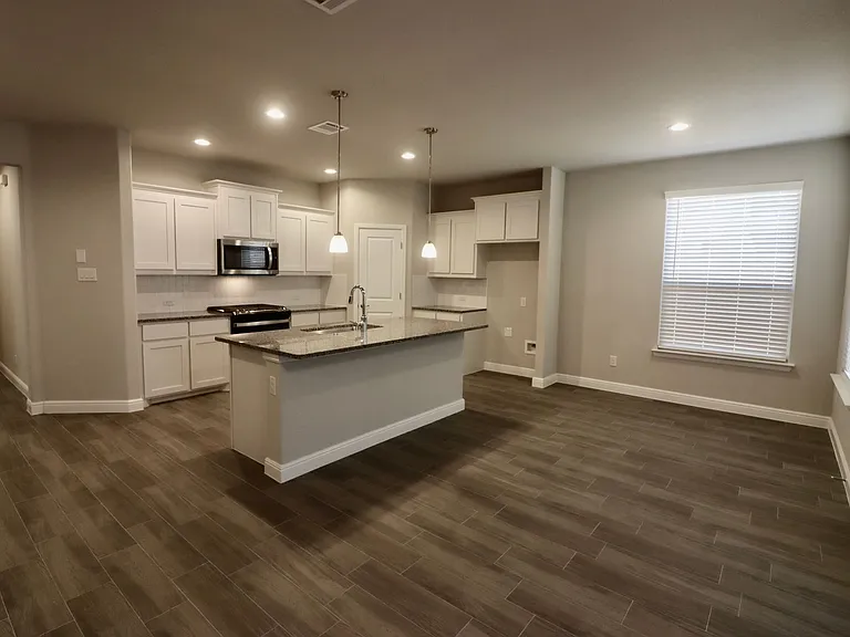 1120 Eastland Ln — Photo 5