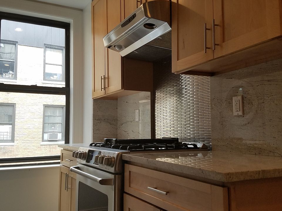 2nd image of 207 W 106th St APT 10B
