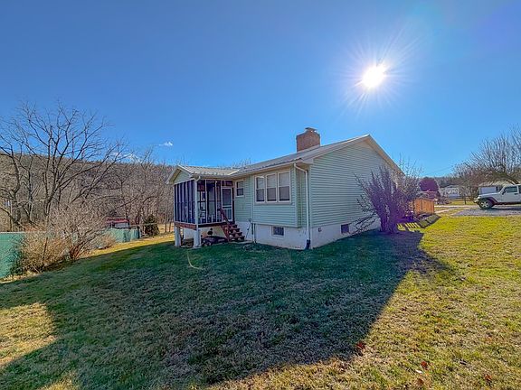 3rd image of 130 Lansworth Dr
