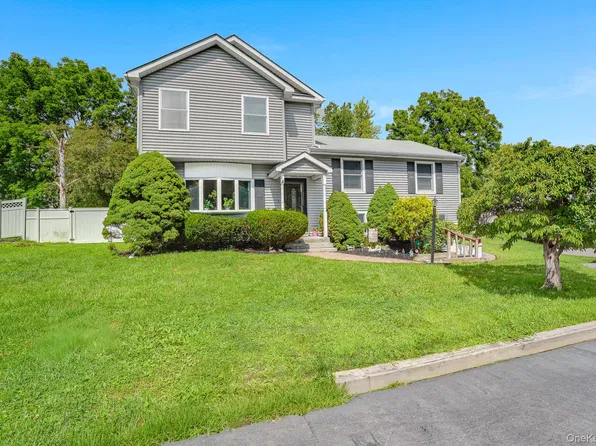 8 Hampton Road, Poughkeepsie, NY 12603