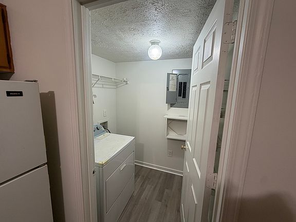 4th image of 1301 Louisville St #30