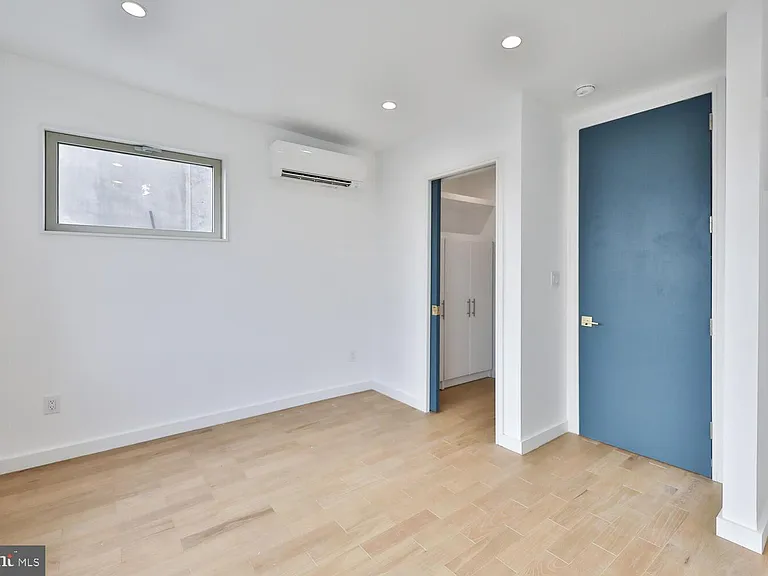 725 S 6th St — Photo 25