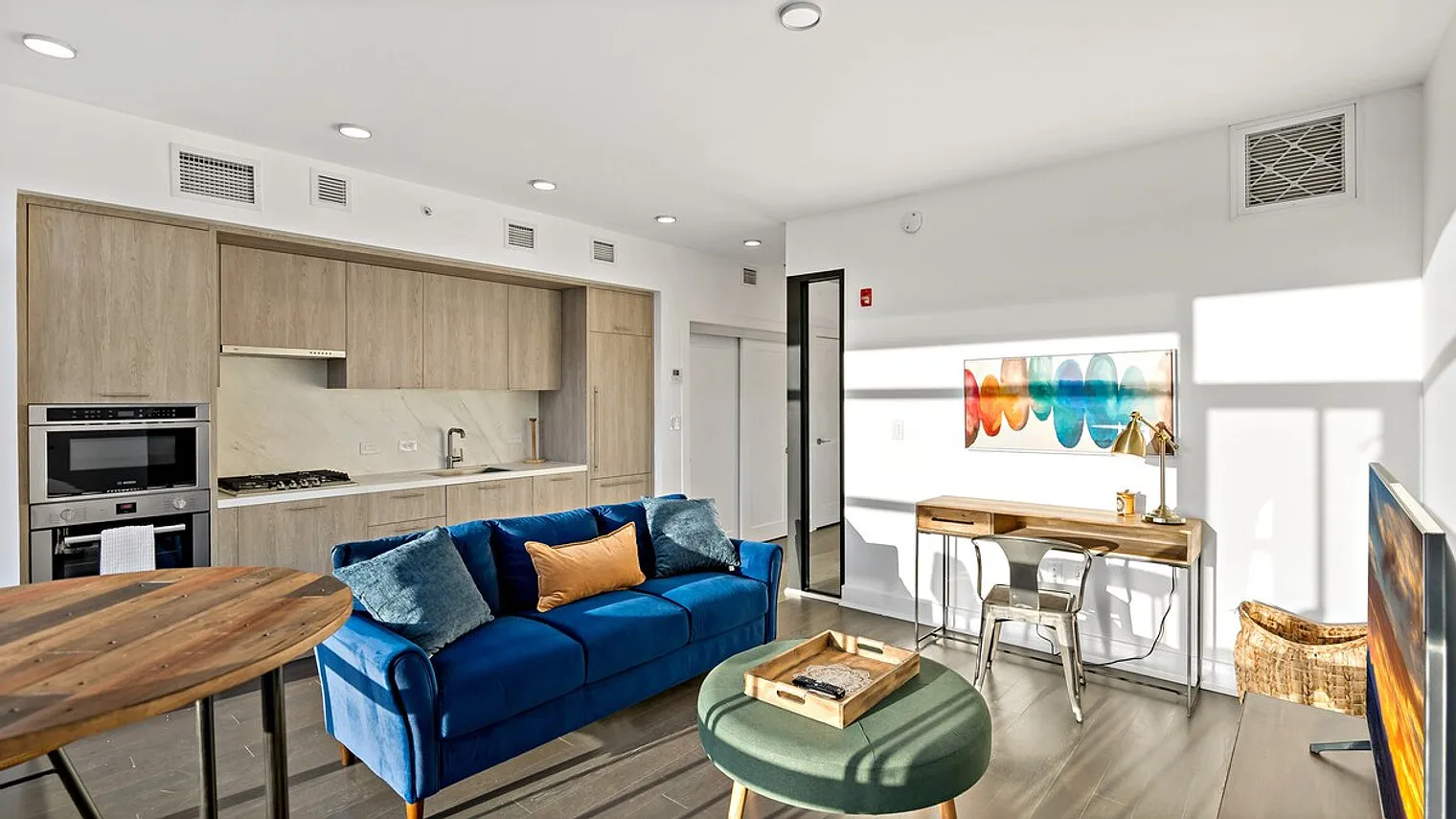 1 bed, 1.0 bath, $5,300 — Photo 2