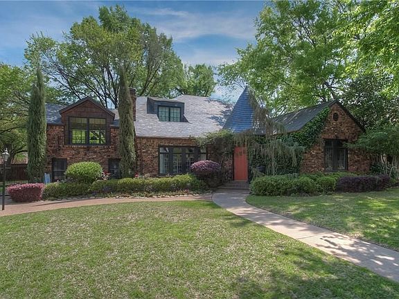 3rd image of 200 Crestwood Dr