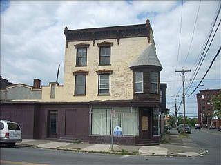 2nd image of 2829 6th Ave