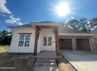 106 Manor House Ln, Lafayette, LA 70507