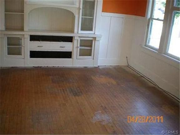 3rd image of 542 W Orange Grove Ave