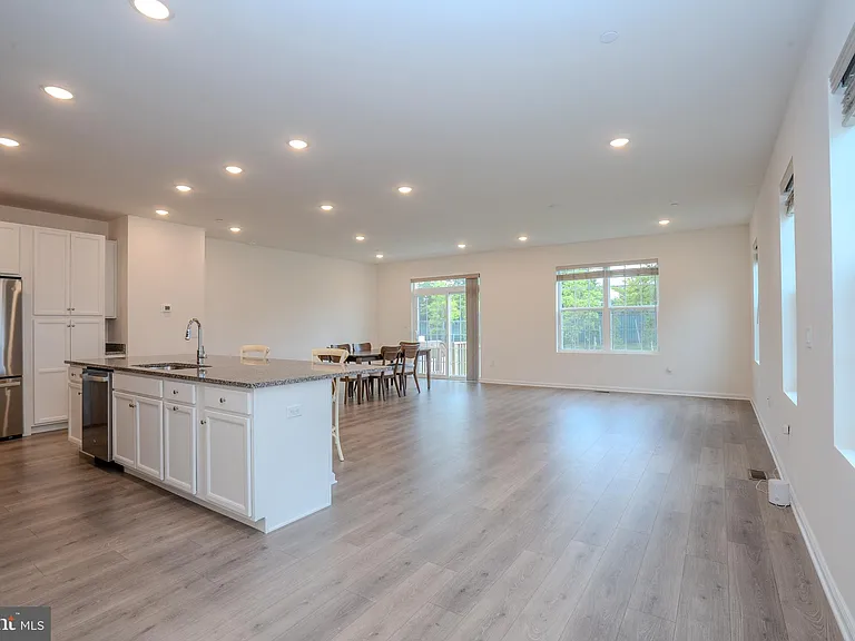 2601 American Pl — Photo 3