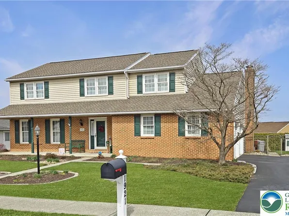 1921 Belleview Dr, Whitehall, PA 18052