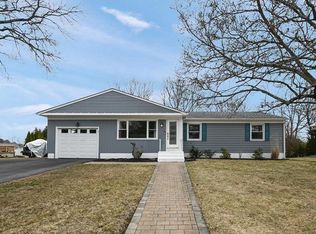 6 Wade Dr, Smithfield, RI 02828