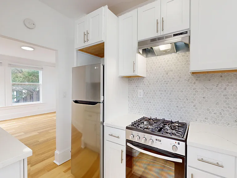 1330 Union St #4 — Photo 2