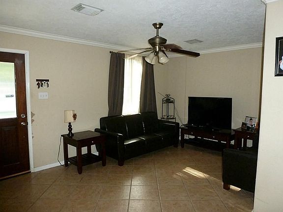 Crown molding and tiled floors