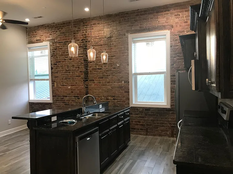 114 W 6th St #203 — Photo 3