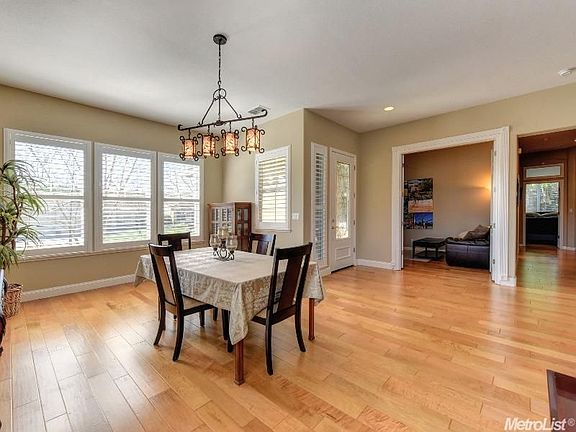 4th image of 3241 Stonehurst Dr