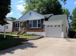 7911 E Yorkshire Dr, Saint Louis, MO 63123