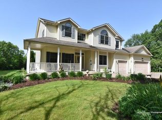 6N596 Crestwood Dr, St Charles, IL 60175