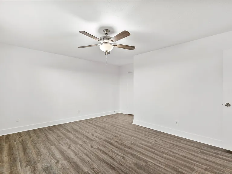 2814 Lindbergh Dr — Photo 20