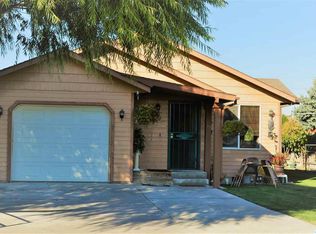 619 N 3rd St, Grandview, WA 98930