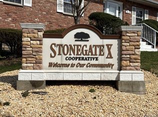 58 Parkside Dr #58, Suffern, NY 10901