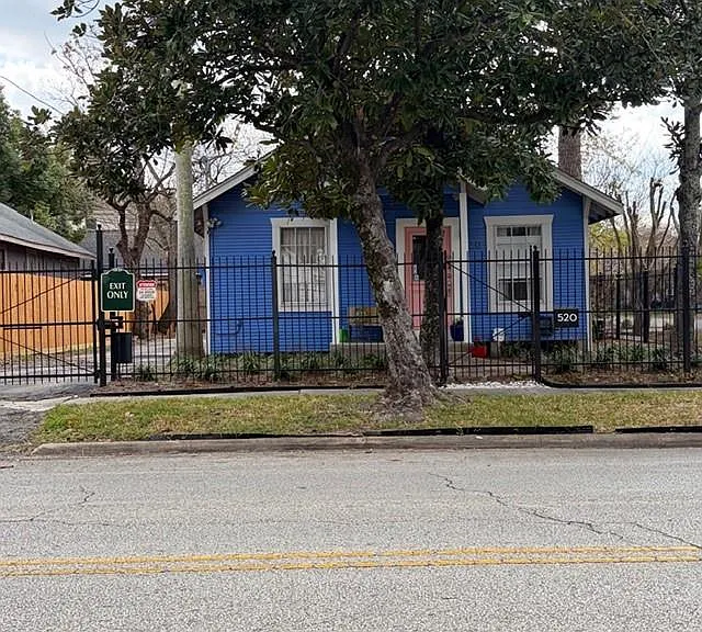 520 W 14th St — Photo 12
