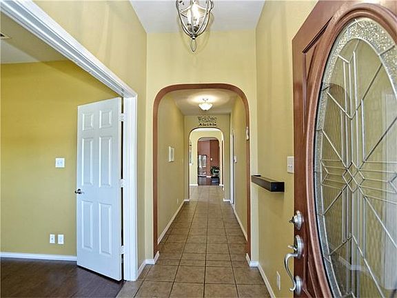 3rd image of 211 Creekview Way