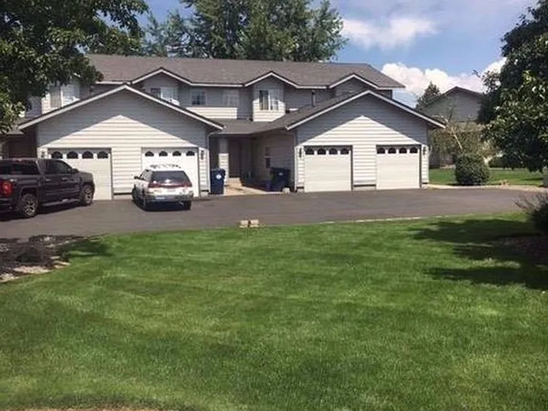 990 NE Savannah Dr — Photo 2