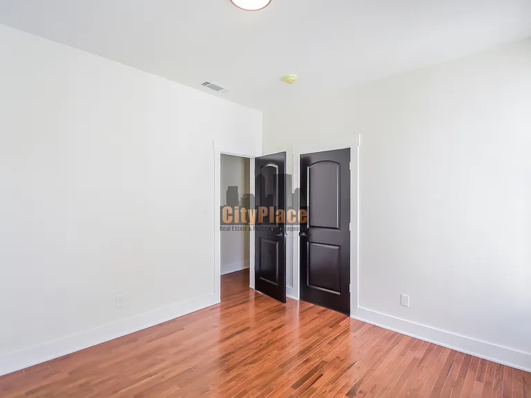 843 N Park Ave — Photo 16