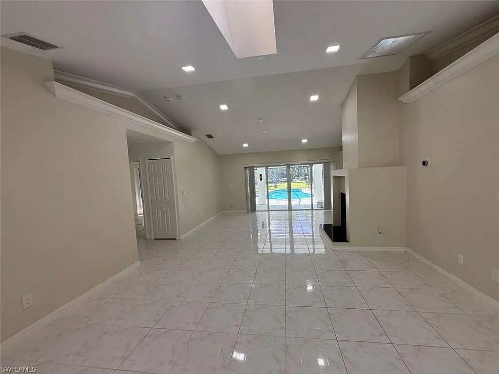 4 bed, 3.0 bath, 1814 sqft, $3,800 — Photo 3