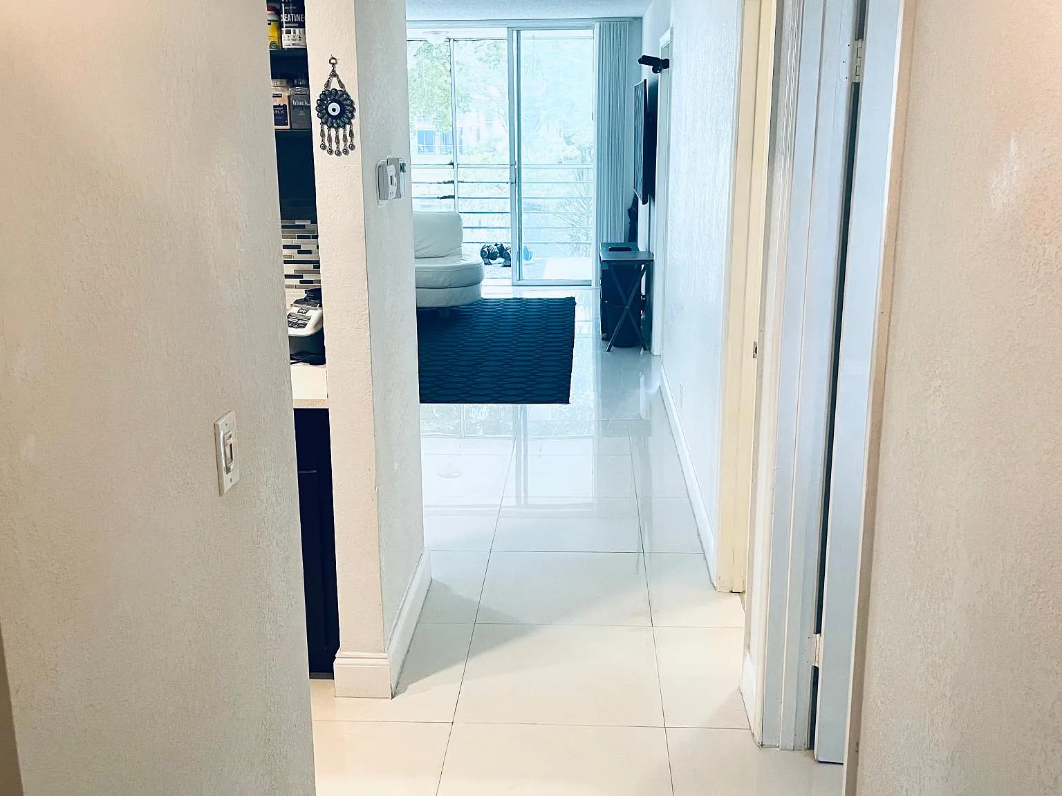 2 bed, 1100 sqft, $2,100 — Photo 4