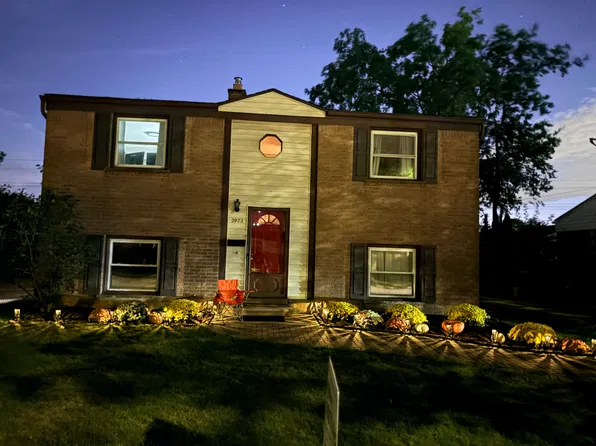2922 Grange Rd, Trenton, MI 48183