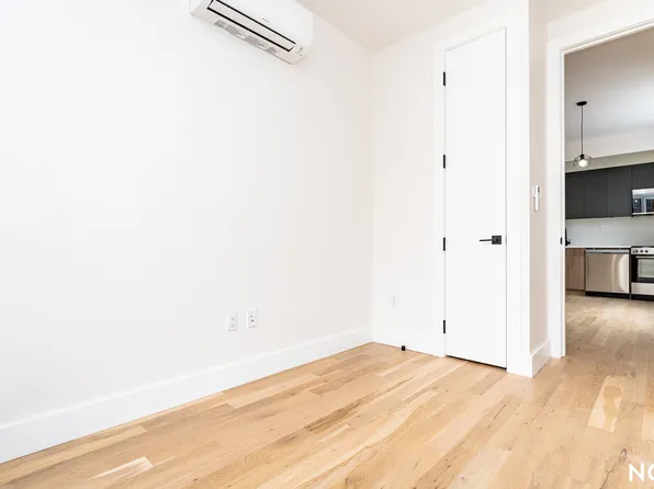 96 Moore Street image 15 of 18