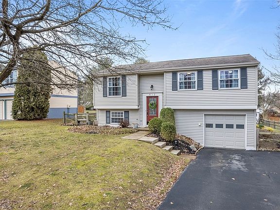 2nd image of 812 Wood Hollow Dr